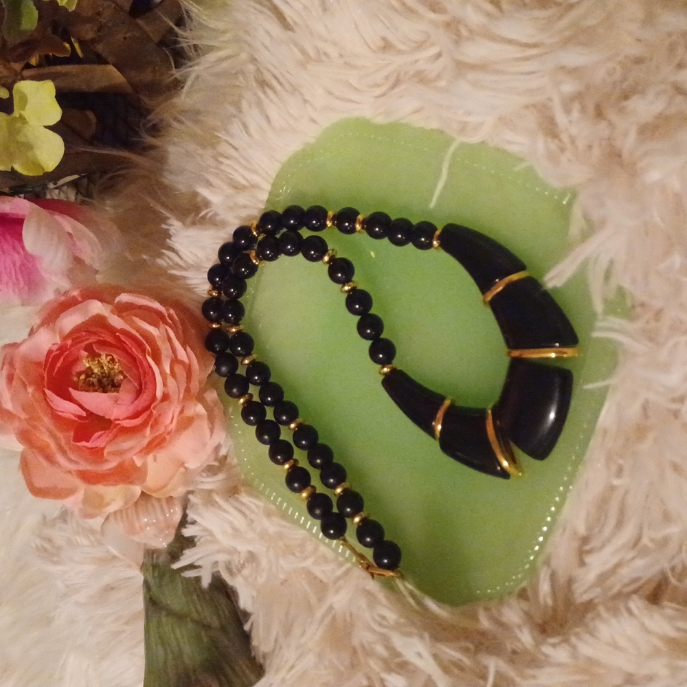 BEAUTIFUL VTG NECKLACE